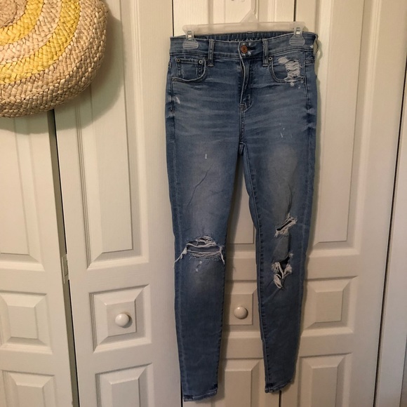 American Eagle Outfitters Denim - High-rise distressed jegging